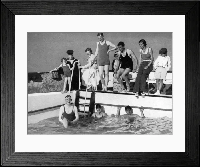 Framed Print : Bathing pool on a cruise liner