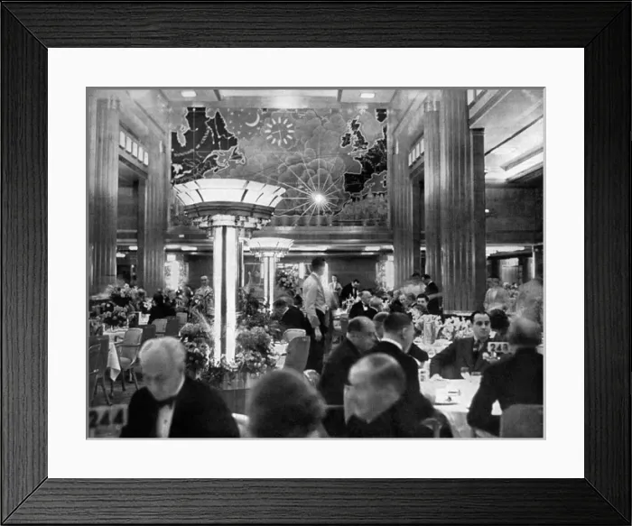 Framed Print : Dining room of the Queen Mary on her maiden voyage Framed Print : Dining room of the Queen Mary on her maiden voyage
