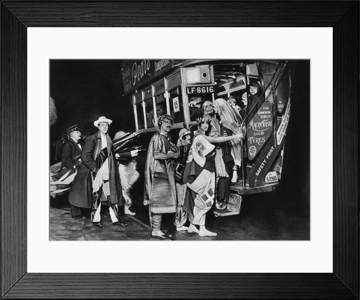 Framed Print : Cast of Chu Chin Chow catch bus to Night of the Stage Ball Framed Print : Cast of Chu Chin Chow catch bus to Night of the Stage Ball