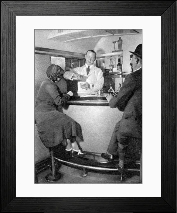 Framed Print : Cocktail bar on the Flying Scotsman Framed Print : Cocktail bar on the Flying Scotsman