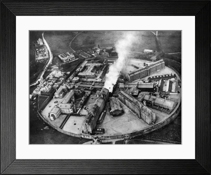 Framed Print : Mutiny at Dartmoor Prison, 1932 Framed Print : Mutiny at Dartmoor Prison, 1932