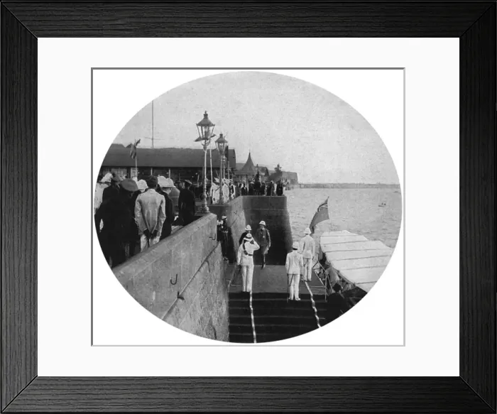 Framed Print : Lord Willingdon arriving in Bombay