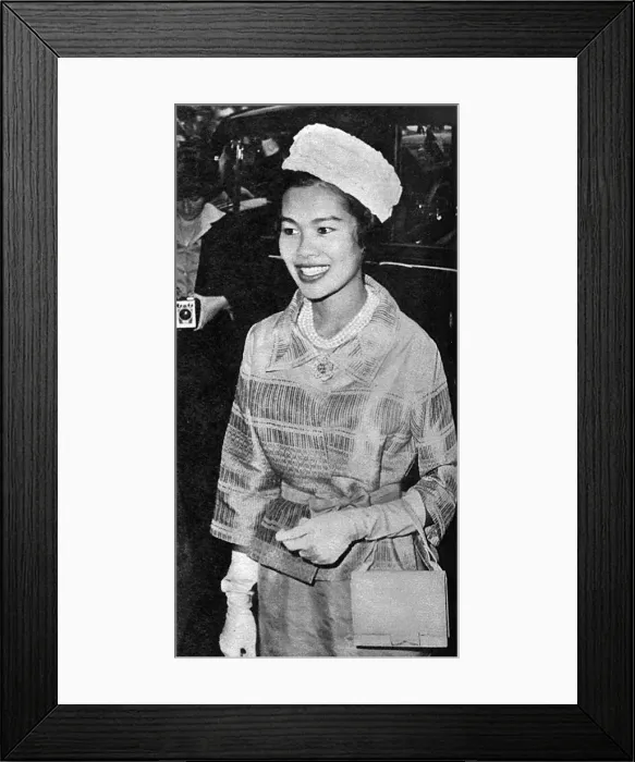 Framed Print : Queen Sirikit of Thailand at Burlington House Framed Print : Queen Sirikit of Thailand at Burlington House