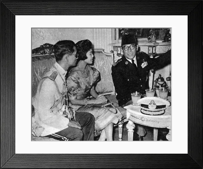 Framed Print : King Bhumibol Adulyadej and Queen Sirikit - Indonesia Framed Print : King Bhumibol Adulyadej and Queen Sirikit - Indonesia