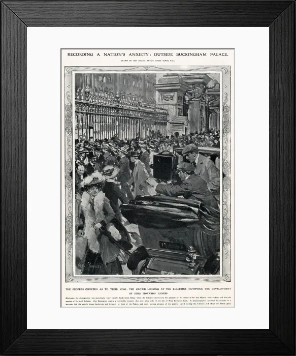 Framed Print : Recording the nation's anxiety outside Buckingham Palace in London. Waiting for a bulletin notifying of the development of King Edward illness. Date: May 1910