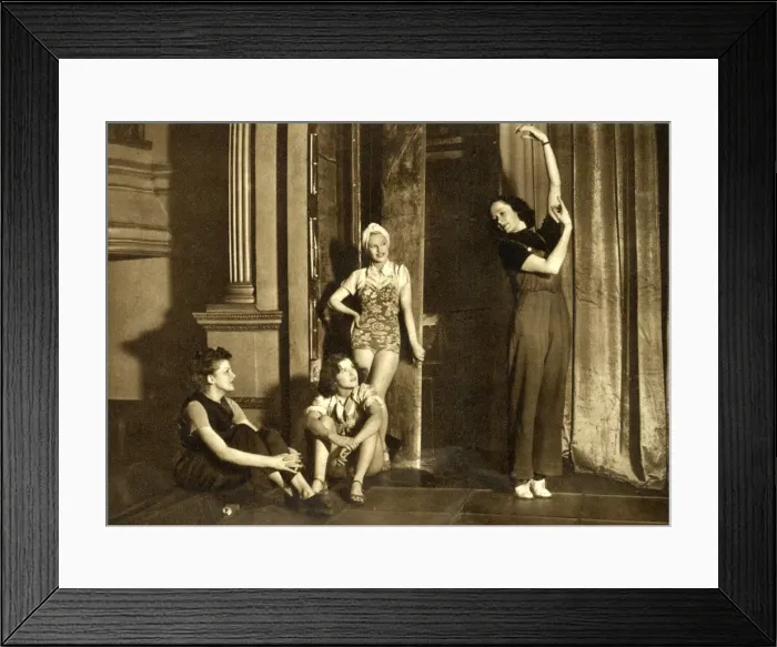 Framed Print : Showgirls at the Windmill Theatre, 1940 Framed Print : Showgirls at the Windmill Theatre, 1940