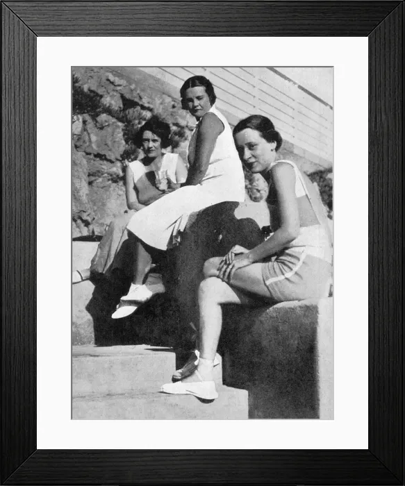 Framed Print : Lady Milford Haven and Gloria Vanderbilt at Antibes