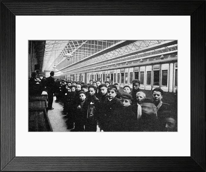 Framed Print : Barnardos Children emigrating to Canada Framed Print : Barnardos Children emigrating to Canada