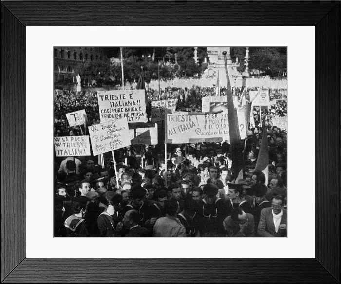Framed Print : Italian elections- Communist parade in Rome Framed Print : Italian elections- Communist parade in Rome