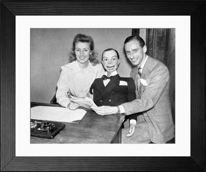 Framed Print : Archie Andrews, Peter Brough and Vera Lynn Framed Print : Archie Andrews, Peter Brough and Vera Lynn