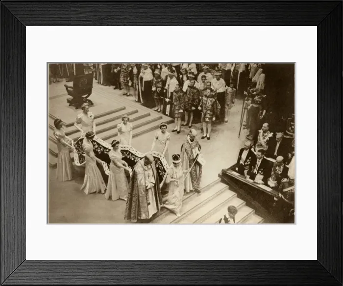 Framed Print : Coronation of King George VI, Queens crowning 1937 Framed Print : Coronation of King George VI, Queens crowning 1937