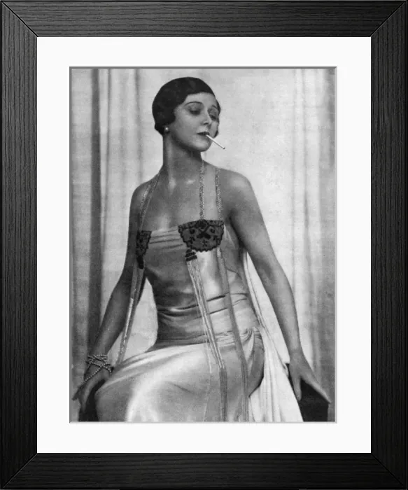 Framed Print : Isabel Jeans - the subtle art of vamping