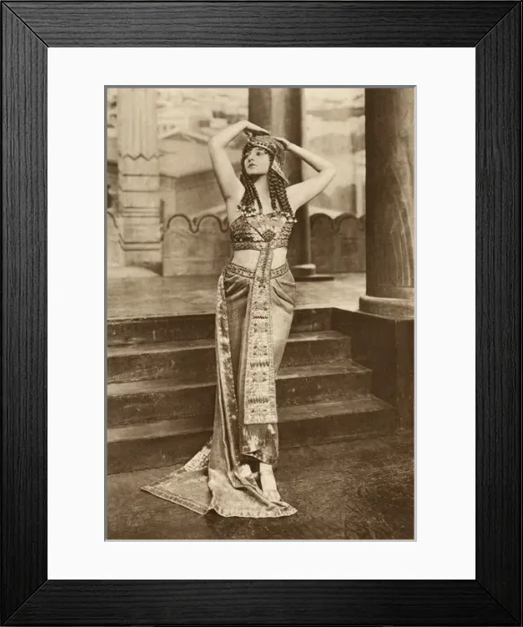 Framed Print : Evelyn Laye as Cleopatra at Dalys Theatre Framed Print : Evelyn Laye as Cleopatra at Dalys Theatre
