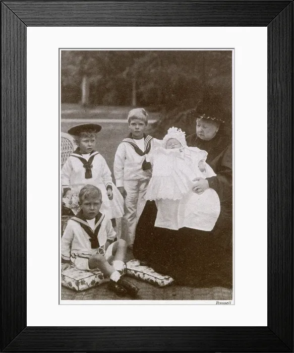 Framed Print : Queen Victoria with her four great-grandchildren 1900 Framed Print : Queen Victoria with her four great-grandchildren 1900