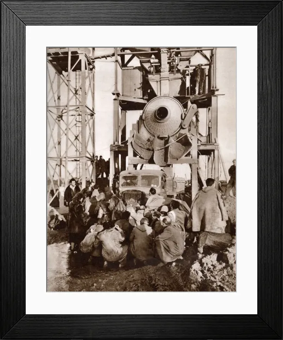 Framed Print : Anti-nuclear demonstrators at North Pickenham Framed Print : Anti-nuclear demonstrators at North Pickenham