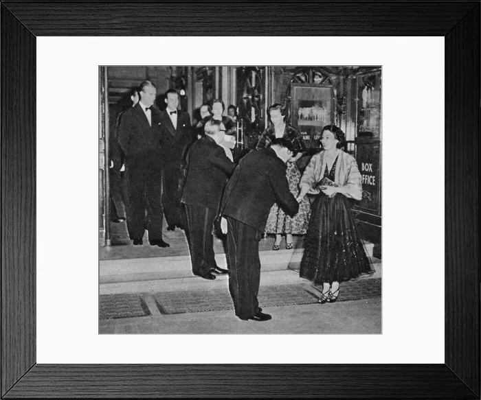Framed Print : The Queen & Princess Margaret attending Guys and Dolls Framed Print : The Queen & Princess Margaret attending Guys and Dolls