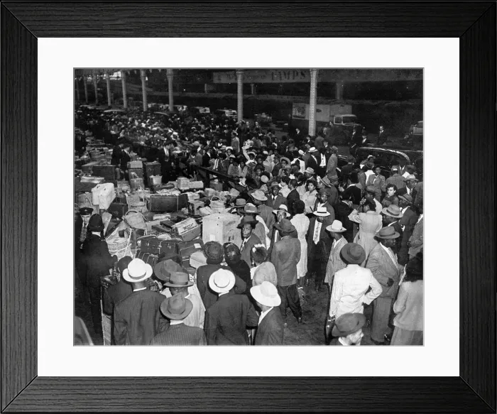 Framed Print : Jamaican immigrants arriving in Britain Framed Print : Jamaican immigrants arriving in Britain