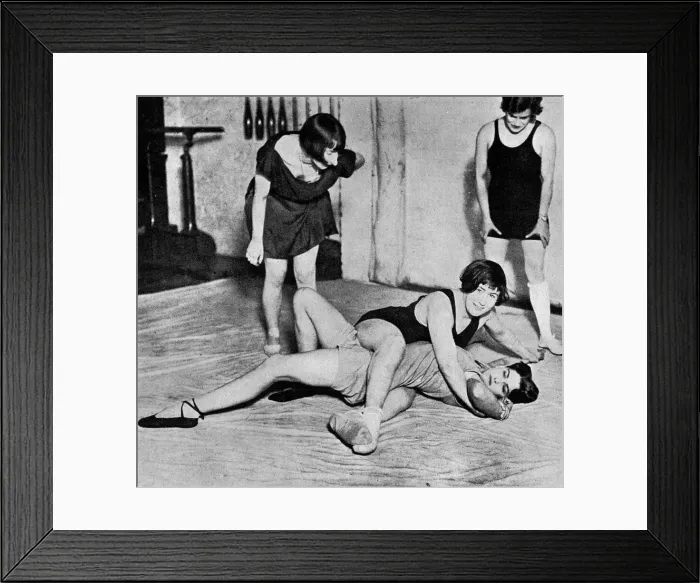 Framed Print : Womens wrestling school in Vauxhall, 1928 Framed Print : Womens wrestling school in Vauxhall, 1928