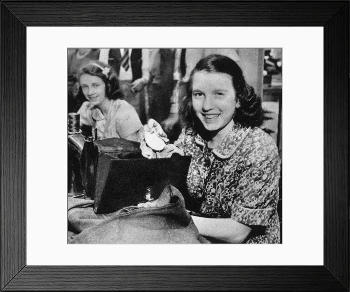 Framed Print : Mabel Knibbs of Windsor with her new handbag, 1941 Framed Print : Mabel Knibbs of Windsor with her new handbag, 1941