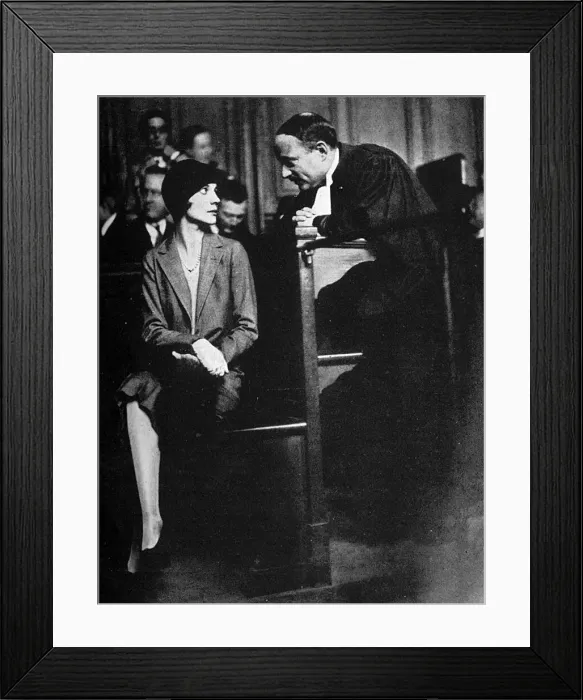 Framed Print : Alice de Janze in court after shooting Raymond de Trafford