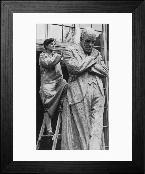 Framed Print : Kathleen Scott sculpting statue of Edwin Montagu Framed Print : Kathleen Scott sculpting statue of Edwin Montagu