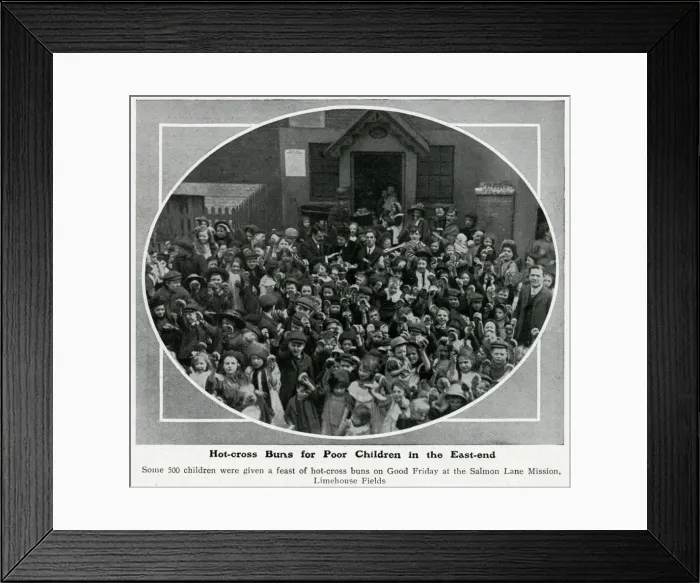 Framed Print : Hot-cross buns for poor children in the East-end of London Framed Print : Hot-cross buns for poor children in the East-end of London