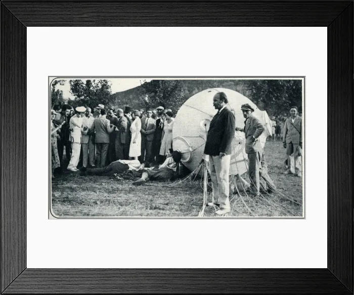 Framed Print : Piccards Feat - recovery on landing Framed Print : Piccards Feat - recovery on landing