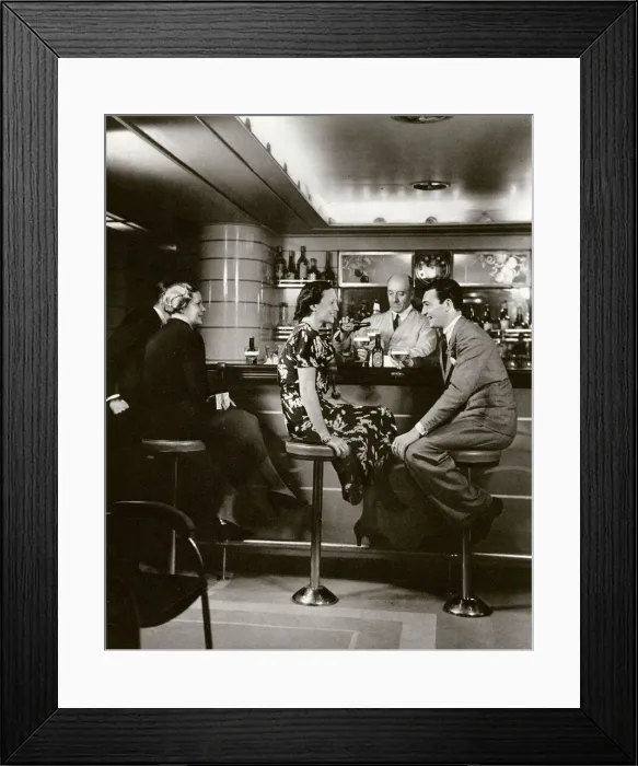 Framed Print : On board the Queen Mary - Tourist Cocktail Bar Framed Print : On board the Queen Mary - Tourist Cocktail Bar