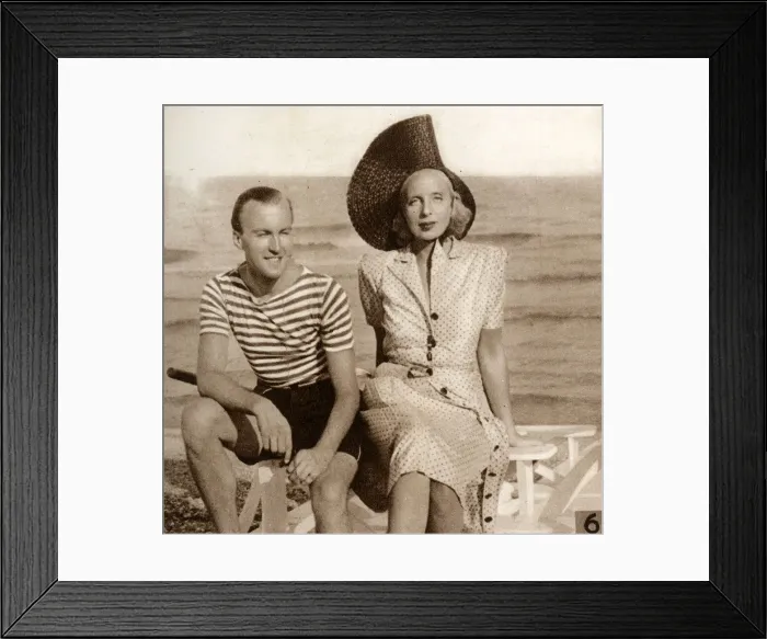 Framed Print : Tamara de Lempicka at the Venice Lido Framed Print : Tamara de Lempicka at the Venice Lido