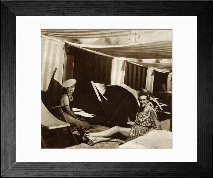 Framed Print : Cecil Beaton and Lady Diana Abdy, Lido in Venice, Italy Framed Print : Cecil Beaton and Lady Diana Abdy, Lido in Venice, Italy