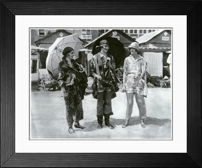 Framed Print : Countess Beatty, Duchess of Sutherland & Lady Ednam, Lido Framed Print : Countess Beatty, Duchess of Sutherland & Lady Ednam, Lido