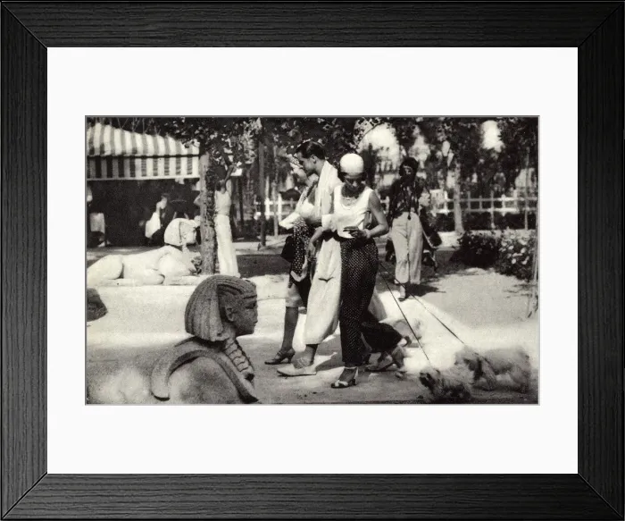 Framed Print : Princesse de Faucigny-Lucinge in polka dots at Venice Lido