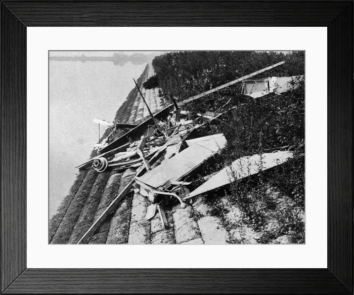 Framed Print : Queen Mary Reservoir plane crash, 1937 Framed Print : Queen Mary Reservoir plane crash, 1937