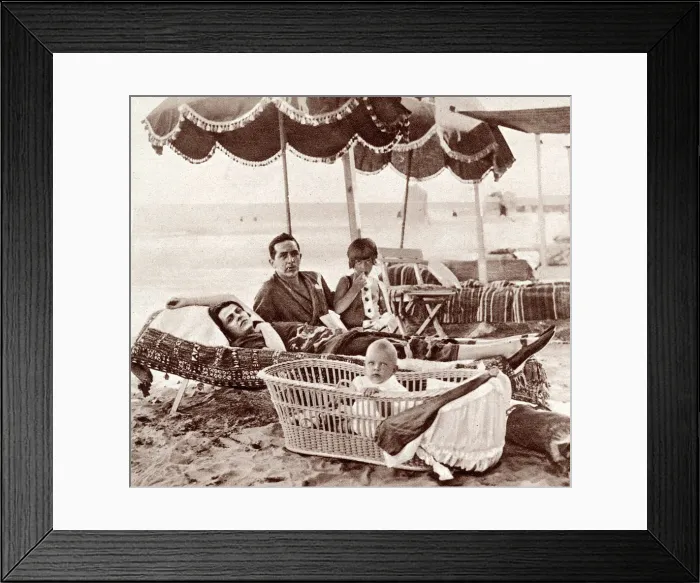 Framed Print : Mrs Ingram (Dorothy Caruso) on the Venice Lido beach