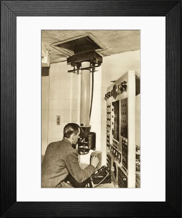 Framed Print : Heating engineer viewing House of Commons chamber Framed Print : Heating engineer viewing House of Commons chamber