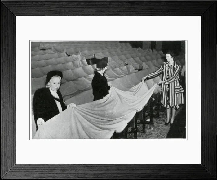 Framed Print : Outbreak of WWII - theatres close down Framed Print : Outbreak of WWII - theatres close down