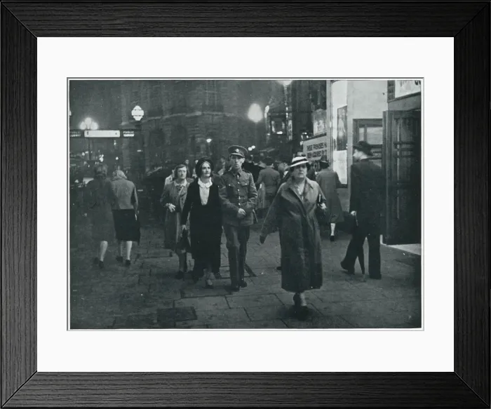 Framed Print : WWII Night time in London, September 1939 Framed Print : WWII Night time in London, September 1939