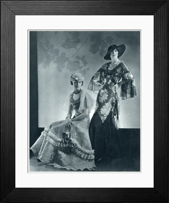 Framed Print : Royal Ascot fashions for mother & debutante daughter Framed Print : Royal Ascot fashions for mother & debutante daughter
