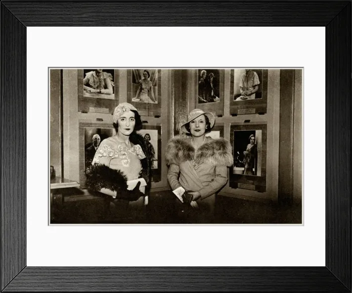 Framed Print : Mary Cunningham-Reid & Barbara Cartland at Peter North exhib Framed Print : Mary Cunningham-Reid & Barbara Cartland at Peter North exhib