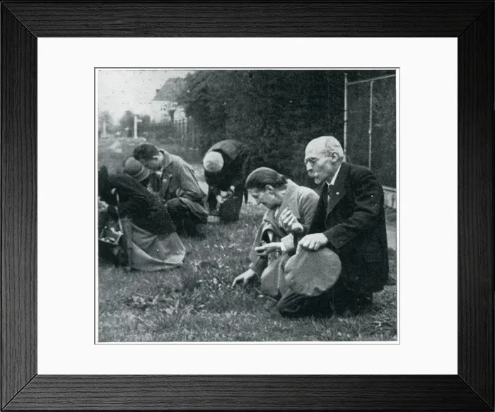 Framed Print : Wandervogel Movement - vegetarian hikers forage for food Framed Print : Wandervogel Movement - vegetarian hikers forage for food