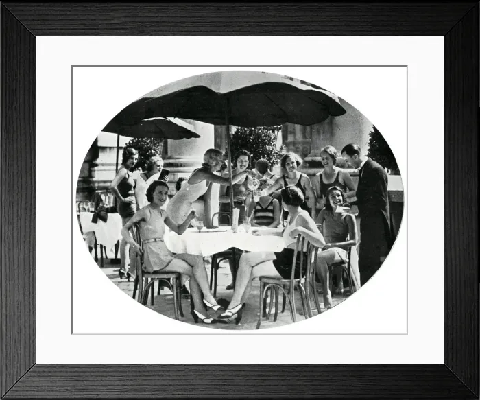 Framed Print : Bathers at the rooftop pool of the Piccadilly Hotel Framed Print : Bathers at the rooftop pool of the Piccadilly Hotel