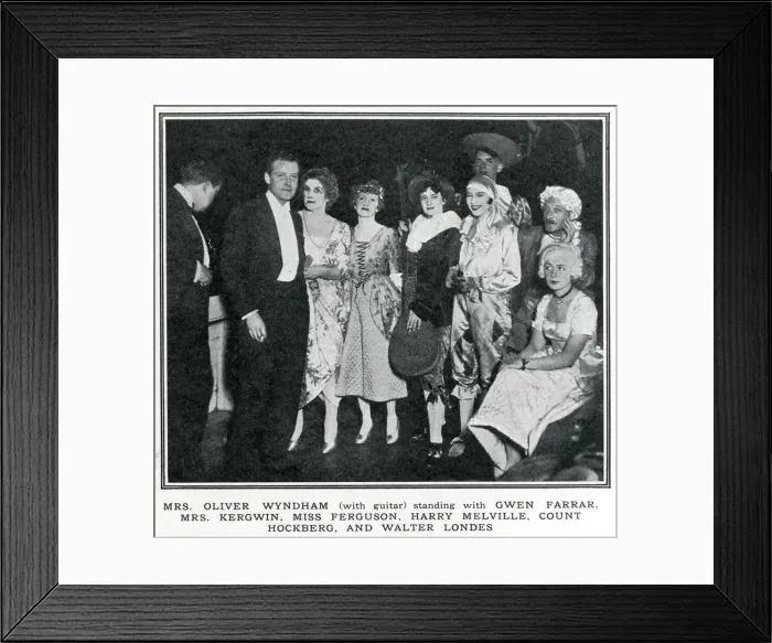 Framed Print : Mrs Oliver Wyndham with Gwen Farrar, 1929
