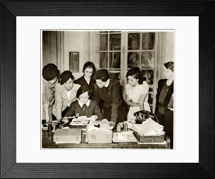 Framed Print : French women signing up for war work, September 1939
