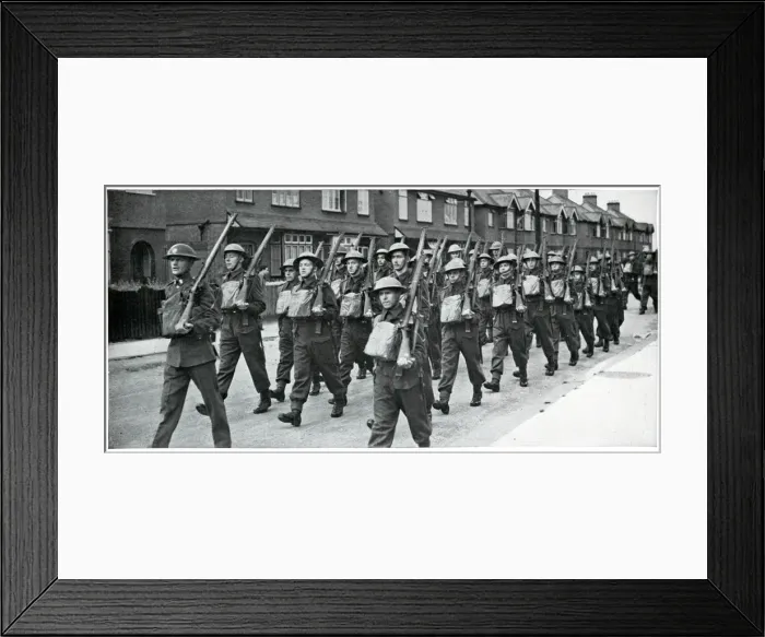 Framed Print : British soldiers marching in Britain, September 1939 Framed Print : British soldiers marching in Britain, September 1939