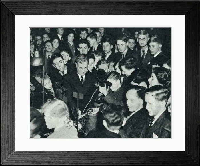 Framed Print : Royal Institution Christmas Lecture - Hartridge Framed Print : Royal Institution Christmas Lecture - Hartridge