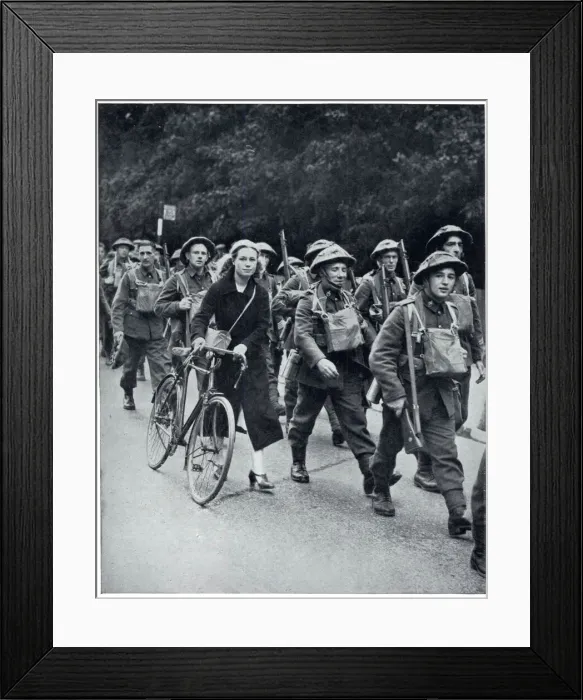 Framed Print : British soldiers marching in full uniforms, September 1939 Framed Print : British soldiers marching in full uniforms, September 1939