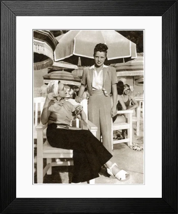 Framed Print : Elsa Schiaparelli and daughter Gogo at Monte Carlo
