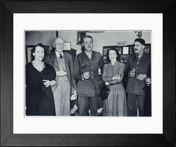 Framed Print : The Showboat in Maidenhead becomes All Services Club