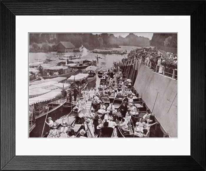 Framed Print : At Boulter's Lock, Maidenhead. Date: 1913 Framed Print : At Boulter's Lock, Maidenhead. Date: 1913
