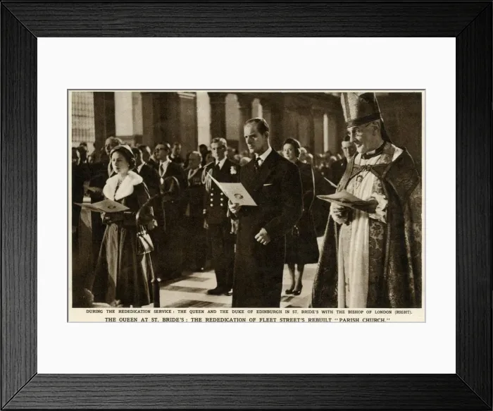 Framed Print : Queen Elizabeth II and the Duke of Edinburgh with the Bishop of London (right Framed Print : Queen Elizabeth II and the Duke of Edinburgh with the Bishop of London (right